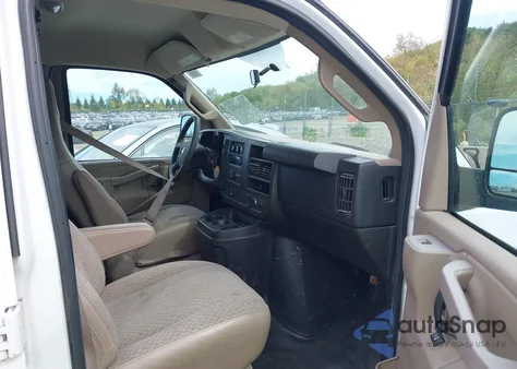 2017 Chevrolet Express 2500 Work Van z USA, uszkodzony, nr VIN 1GCWGAFF7H1189078